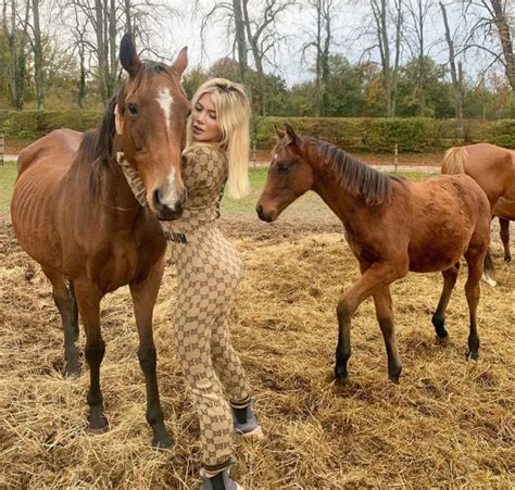 Wanda Nara Giornata A Cavallo E Spunta Un Selfie Senza Veli