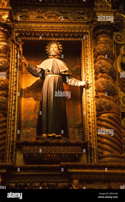 Estatua De San Francisco Javier En El Altar En La Casa Capilla De La