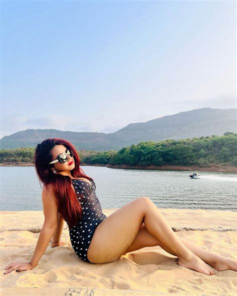 Roshni Walia In Beach Hot And Unseen Photos Beautiful And Glamours Photos Photos Hd Images