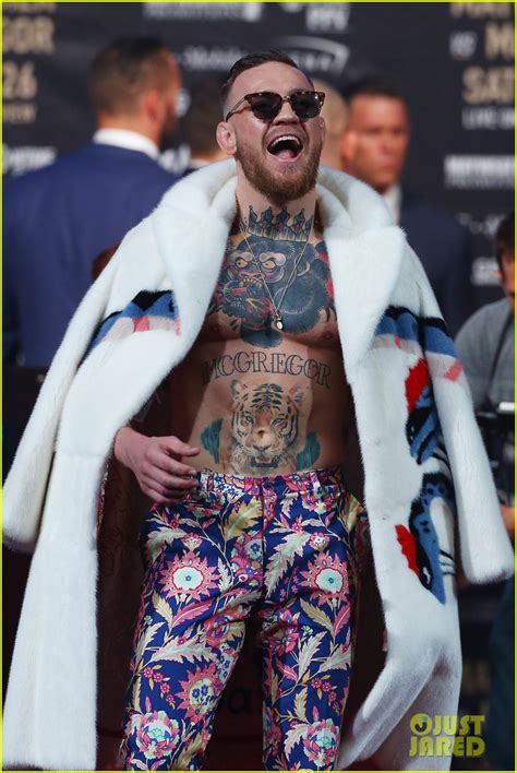 Photo Conor Mcgregor Goes Shirtless During Press Conference With Floyd