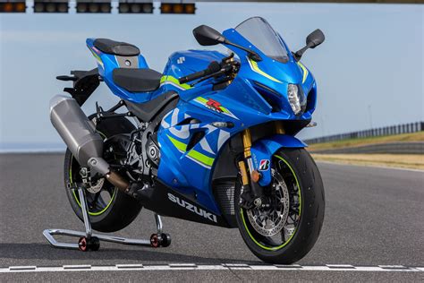 2017 suzuki gsx r1000 review gearopen