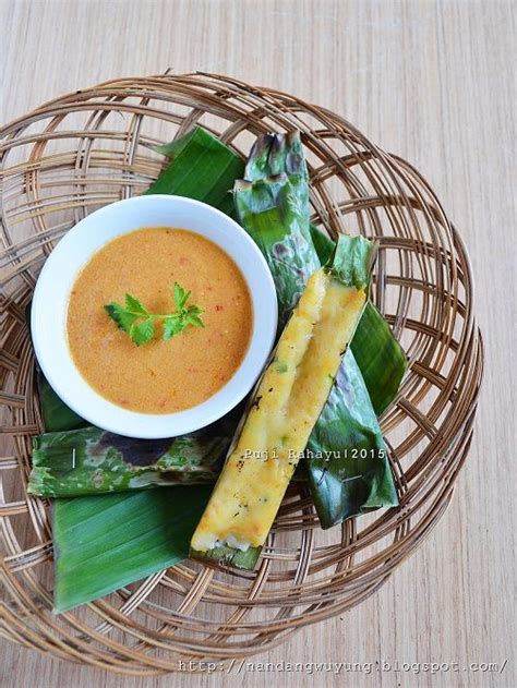 Tom yum seafood soup at soi 55 thai kitchen; OTAK OTAK IKAN TENGIRI (Dengan gambar) | Fotografi makanan ...