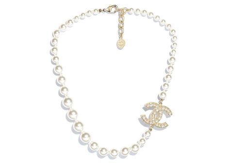 Pre Owned Chanel Glass Pearls Cc Necklace Goldpearly White Modesens