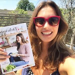 Deliciously Ella 23 Announces She Is Engaged Daily Mail Online