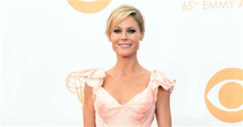2013 Emmys Beauty Look How To Get Julie Bowens Soft Smoky Eye E News