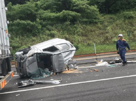 九州道で衝突事故「軽自動車の原型なかった」鹿児島北icで横転し大破 ニュース速報japan