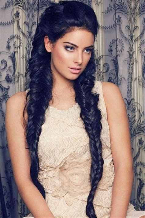 Long hair frames the face to give it an impressive look. haircuts for long thick wavy hair with bangs - Hairstyles ...