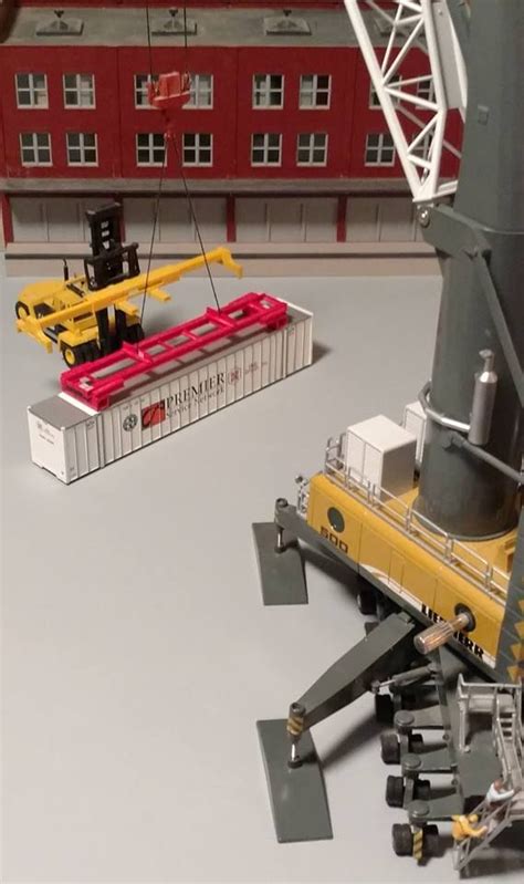 Liebherr Container Crane In Ho Scale 187 With A Custom Made Container