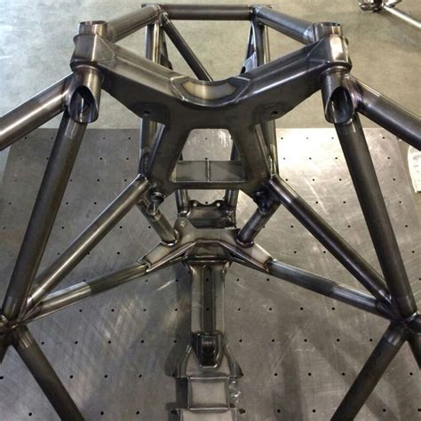 Develop preliminary design of the chosen steering and suspension systems. Trophy truck, Chassis fabrication, Truck design