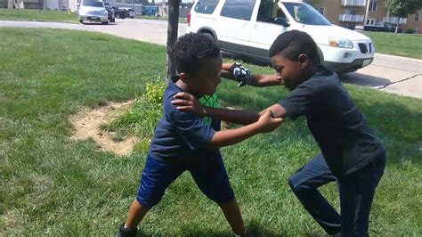 Fighting Kids Video Image To U
