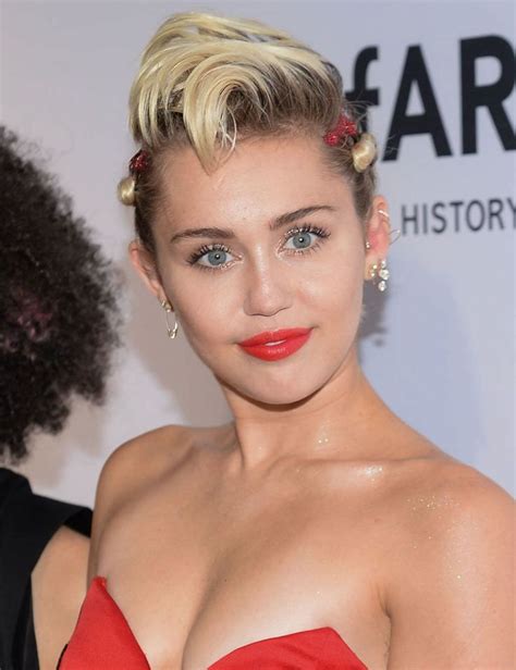 Miley Cyrus Miley Pretty Eyes Celebrities