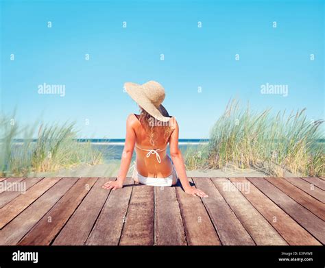 Woman Wearing Bikini En Vacances D T Photo Stock Alamy
