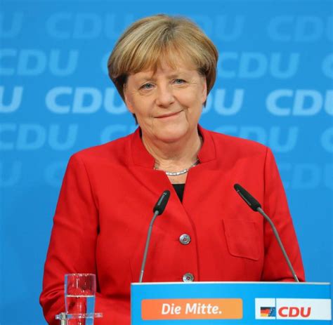Angela Merkel Verkündet Kanzlerkandidatur Für 2017 Welt