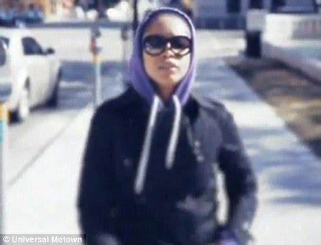 Erykah Badu Charged Over Nude Music Video Shoot Daily Mail Online