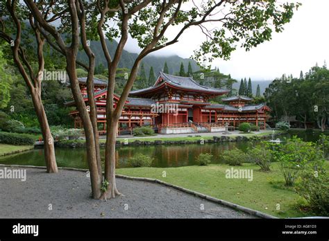 Byodo In Buddhist Temple Located In The Valley Of Temples Oahu Stock