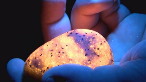 New Type Of Luminescent Rock Has Been Discovered On The Shores Of Michigan