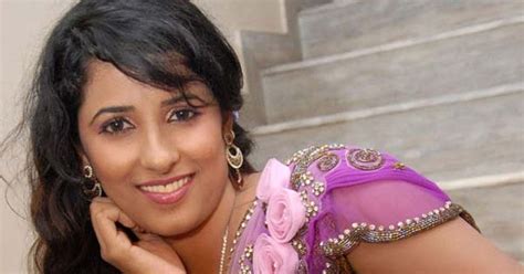 telugu actress sravya reddy photos in pink saree ~ hollywood gossip celebrity birthdays