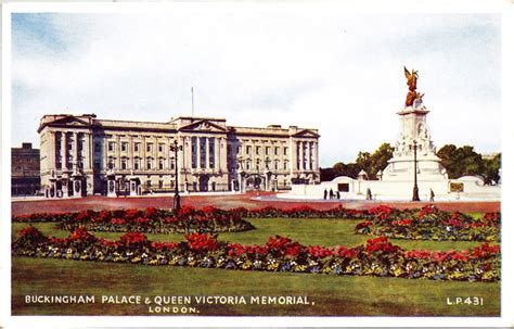 Buckingham Palace Queen Victoria Memorial London Wb Postcard Vtg Unp