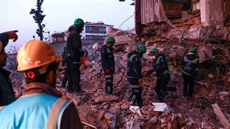 Terremoto In Turchia Due Uomini Trovati Vivi Dopo Giorni Sotto Le