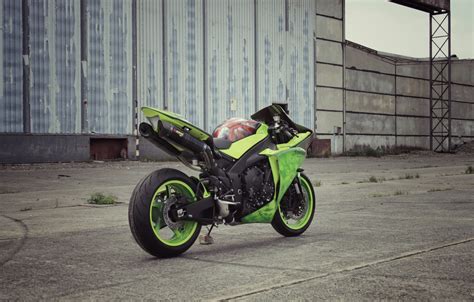 Yamaha R1 Green