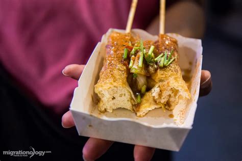 People might not worry about its ill effects as it is usually eaten in smaller portions as a snack, but the average serving of 139 grams contains a whopping 427 calories. What to Eat at Shilin Night Market (and Surprise Stinky Tofu)