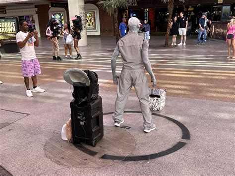 Rules That Govern Street Performers On Fremont Street Explained