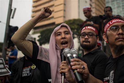 Malaysian Police Arrest Anwars Daughter News Al Jazeera
