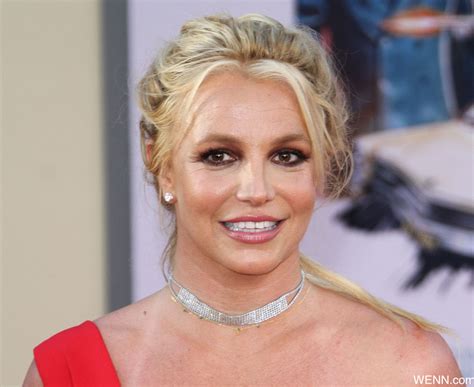 Toxic by britney spearslisten to britney spears: ブリトニー・スピアーズ、ダンス練習中に大胆に転んだ動画を ...