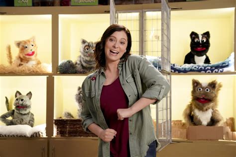 ‘crazy Ex Girlfriend Embraces The Crazy Cat Lady Stereotype With