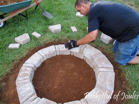 It seems likely you just purchase a fire pit, but sometimes, you have to do it yourself. Do It Yourself Fire Pit Designs (With images) | Fire pit ...