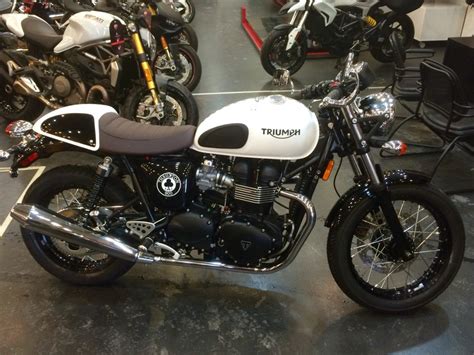 The triumph thruxton tfc is a limited edition motorcycle that is five kilograms lighter and gains 10 ps over the standard thruxton r. 2015 Triumph Thruxton Ace Special Edition - Bike-urious