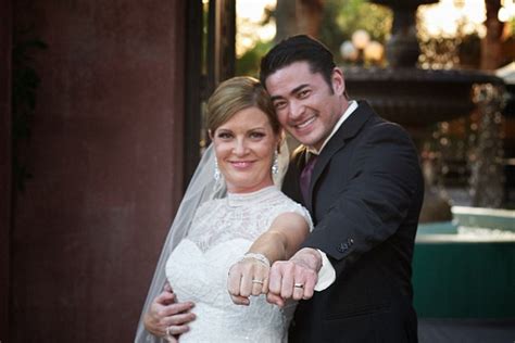 phoenix thomas beatie world s first pregnant man now marries amber nichols daily mail online