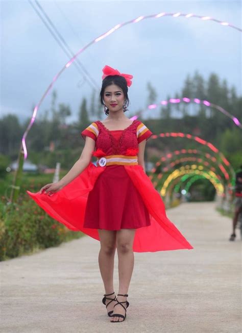 Fashion Show Di Desa Wisata Tondok Bakaru Mamasa Digelar Di Jalan Dan