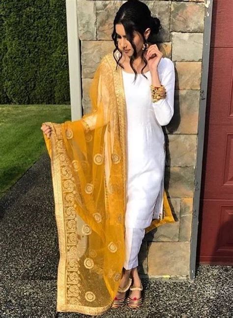 30 Ideas On How To Wear White Shalwar Kameez For Women Indian Outfits Pakistani Outfits