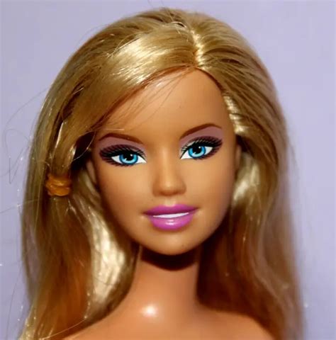 Barbie Doll Nude Blonde Hair Blue Eyes Click Knees Beach Feet Painted