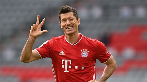 Lewandowski Sets New Bundesliga Goal Record As Bayern Munich Thrash