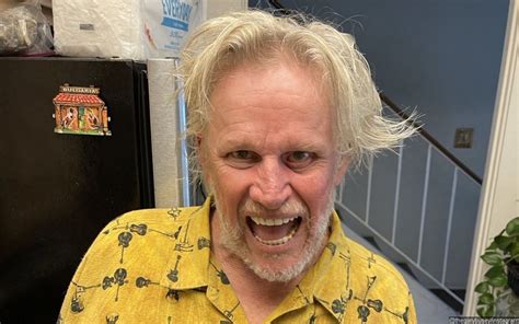Gary Busey S Rep Reacts To Viral Pants Down Pic Amid Sex Crime Charges