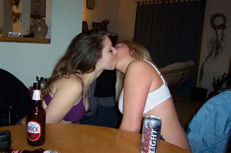 Appears To Be An Alcohol Fueled Game Of Truth Or Dare Porn Pic Eporner