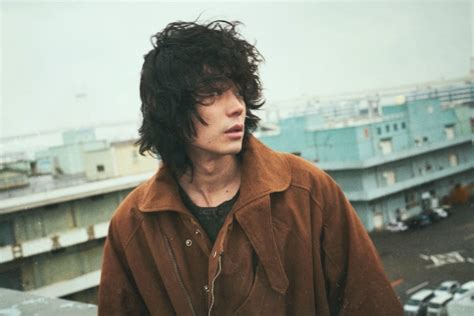 This song was featured on the following albums: 菅田将暉、新曲がドラマ『君と世界が終わる日に』主題歌に ...