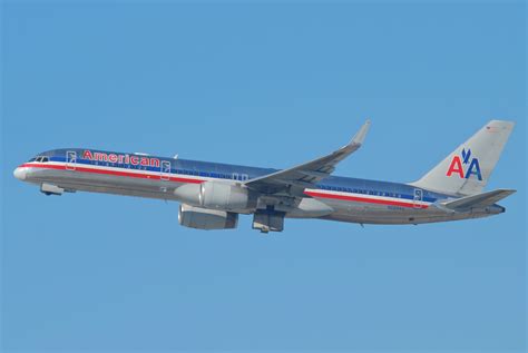 Fileamerican Airlines Boeing 757 223 N689aalax11102011 623ol