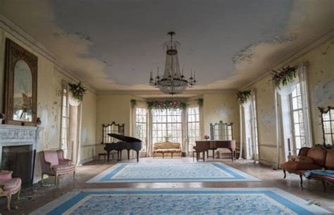 Abandoned Gorgeous House From The 1930s 29 Pics