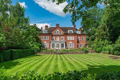 London Homes With Beautiful Gardens For Sale