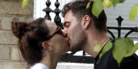 Daisy Ridley Shares A Kiss With Tom Bateman In London Daisy Ridley Tom Bateman Just Jared