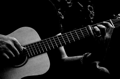 The Top 10 Ways To Practice Acoustic Guitar Techniques
