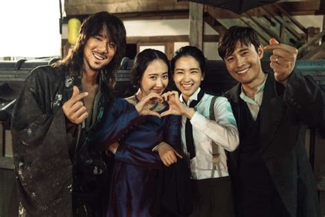 Watch premium and official videos free online. "Mr. Sunshine" Cast Say Their Farewells As Drama Comes To ...