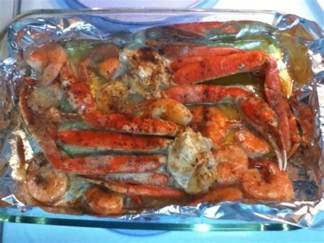 Snow crab is an edible, large crustacean that is caught in the atlantic, pacific, and arctic oceans. Garlic Butter Baked Crab Legs Recipe | How to Bake Crab Legs - Food.com | Recipe | Crab legs ...