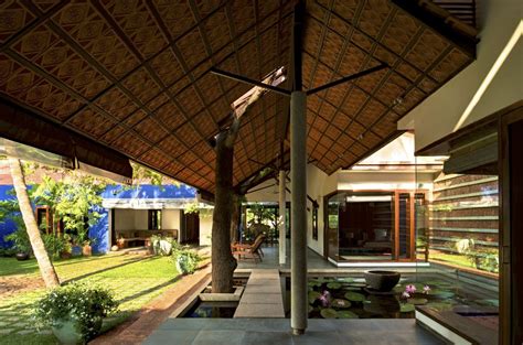 Traditionally indians lived in the joint family system. Gallery of Bellad House / Khosla Associates - 5