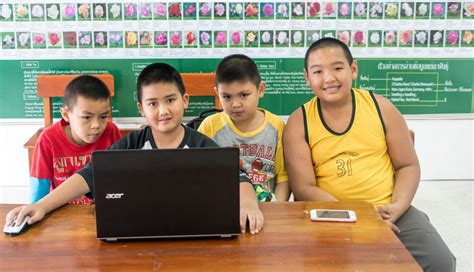 무료 이미지 컴퓨터 그룹 과학 기술 어린 청소년 우정 방 함께 라이프 스타일 웃고있는 태국 교실 쾌활한