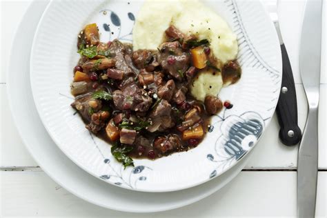 Each recipe calls for boneless, skinless chicken thighs, plus four or five other ingredients. Crock Pot or Oven Venison Stew Recipe