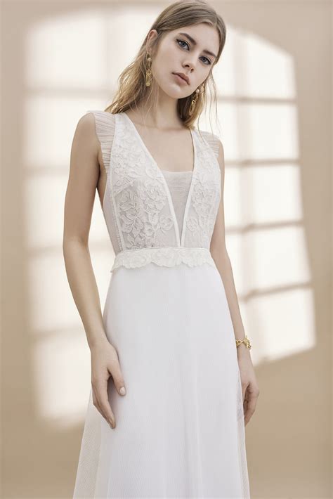 Beachtet werden sollte immer, dass die braut die schönste. Rembo Styling 2019 in 2020 | Rembo styling, Brautmode ...